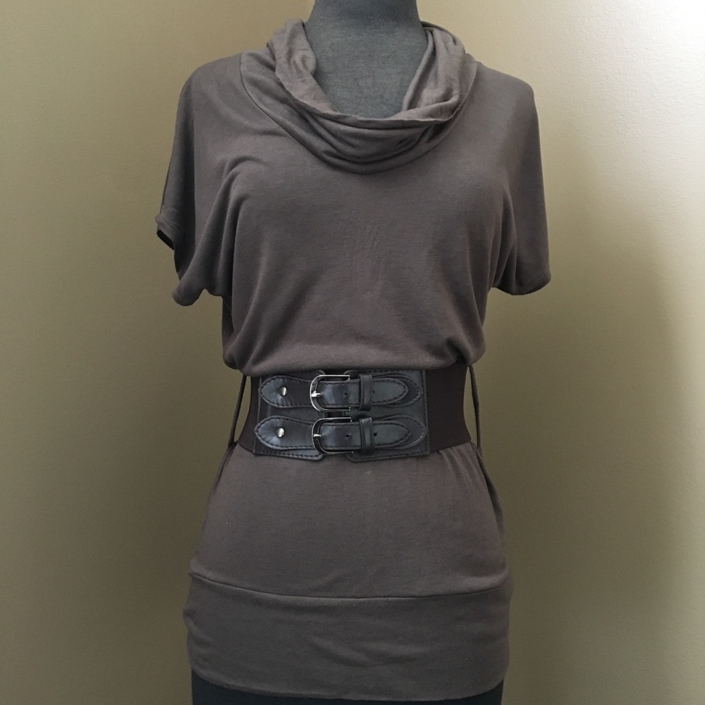 Fitted top with belt.